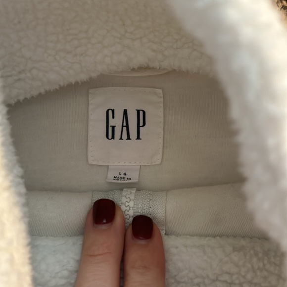 GAP Sherpa - Like New - Picture 3 of 4